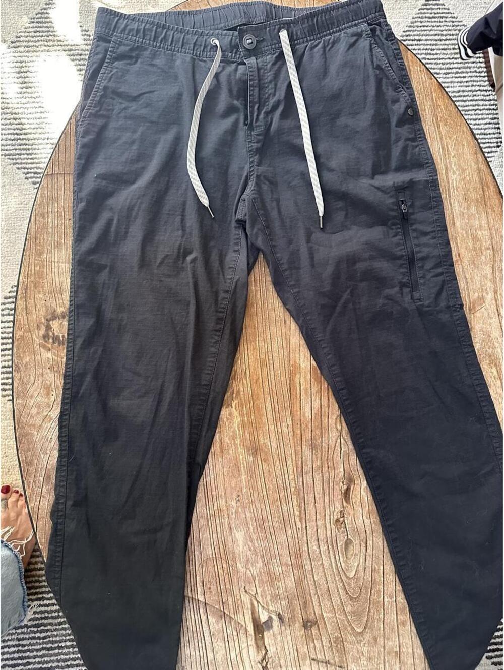 Vuori Men's Black and Grey Trousers